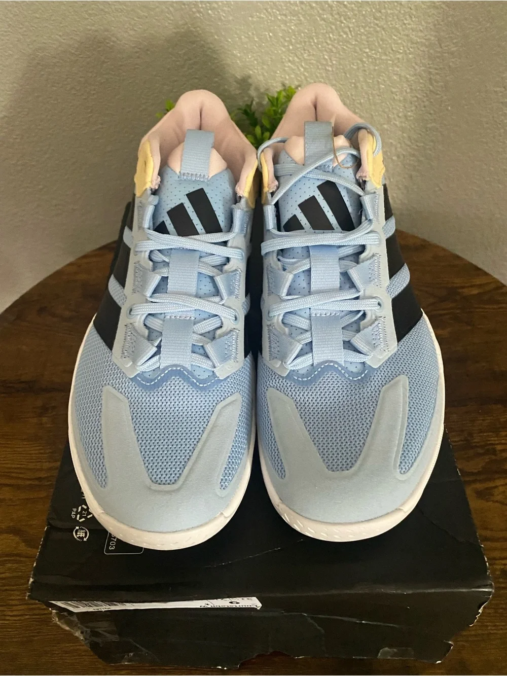adidas lightweight court